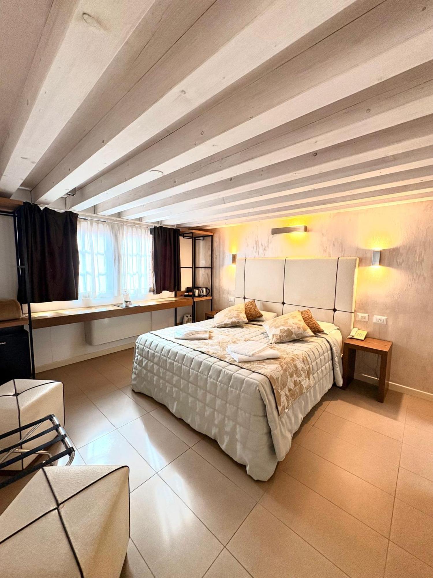 Al Canal Regio - Guest House Venesia Bagian luar foto